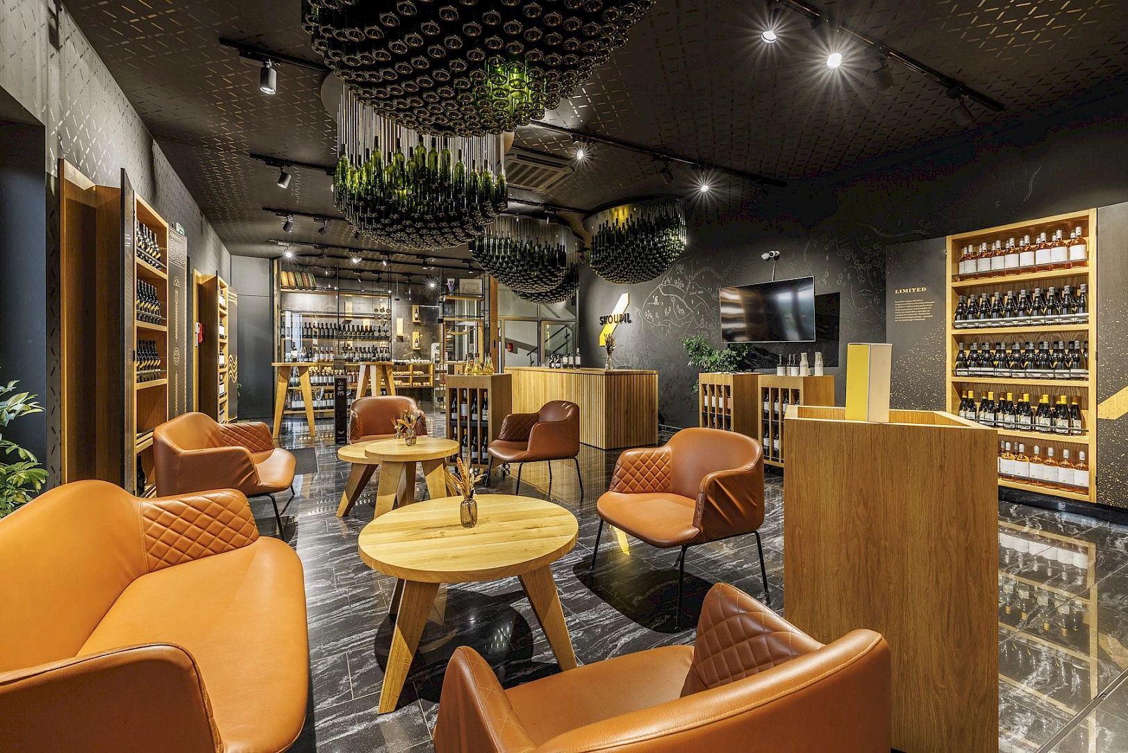 Bistro a vinotéka s venkovní zahrádkou a jedinečným výhledem do vinic jižní Moravy